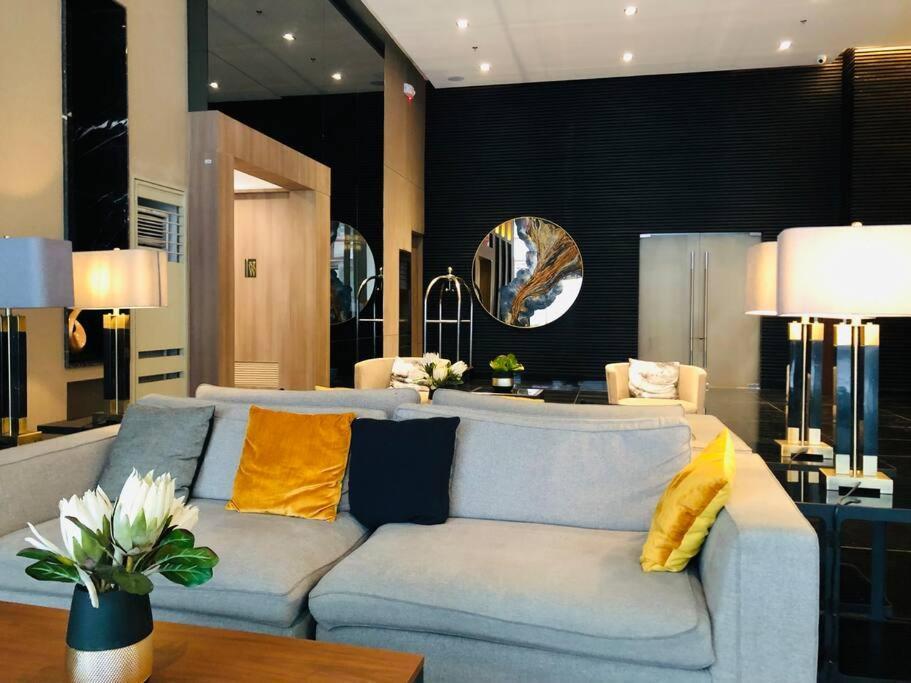 Air Residence 1Br With Balcony Free Netflix And Disney Plus Manila Esterno foto