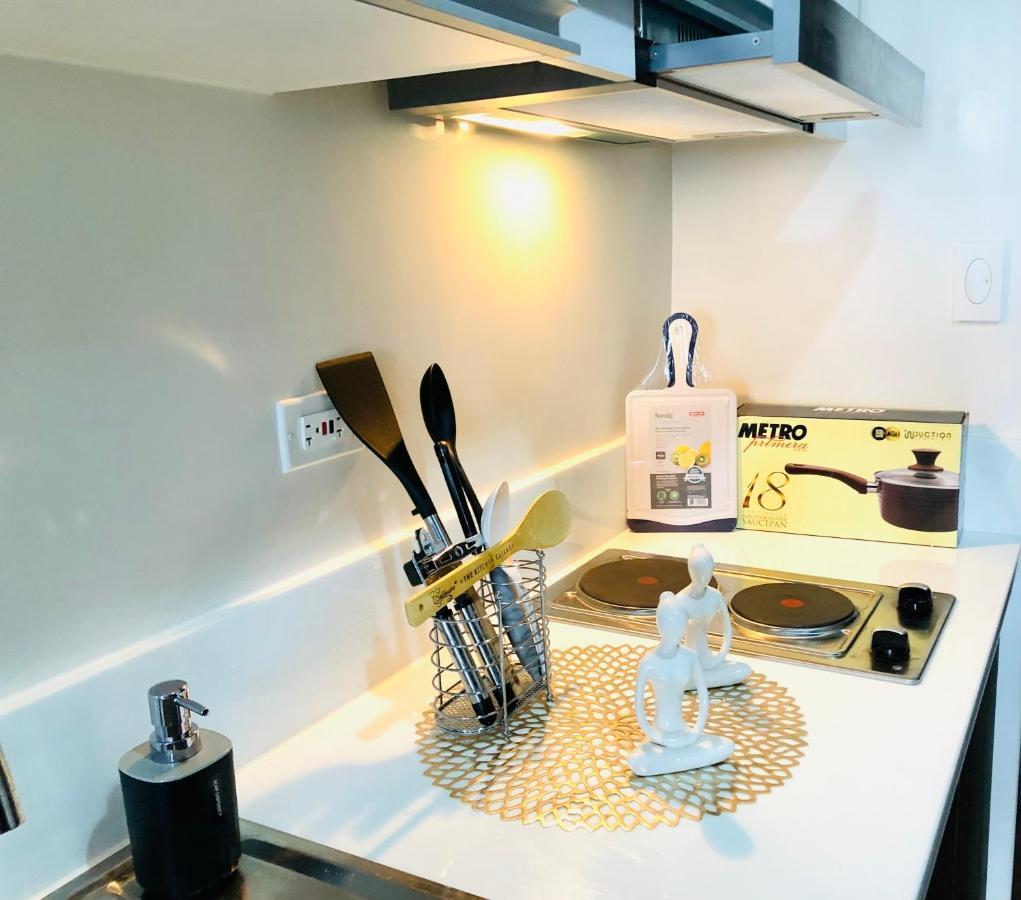 Air Residence 1Br With Balcony Free Netflix And Disney Plus Manila Esterno foto