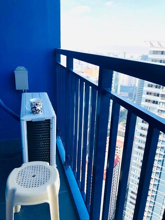 Air Residence 1Br With Balcony Free Netflix And Disney Plus Manila Esterno foto